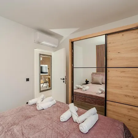 Apartman La E Bella *